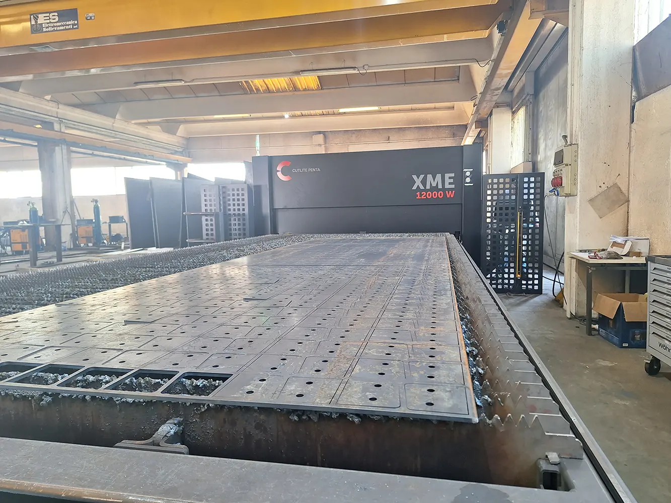 Macchina taglio laser interno azienda Mya Costruzioni Metalliche Macchina taglio laser interno azienda Mya Costruzioni Metalliche
