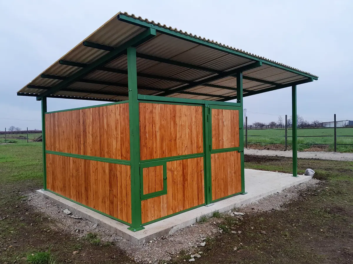 Box per cavalli assemblato