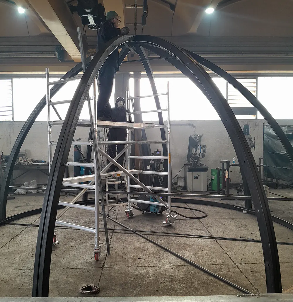 Calandratura metalli per la realizzazione di cupola Calandratura metalli per la realizzazione di cupola