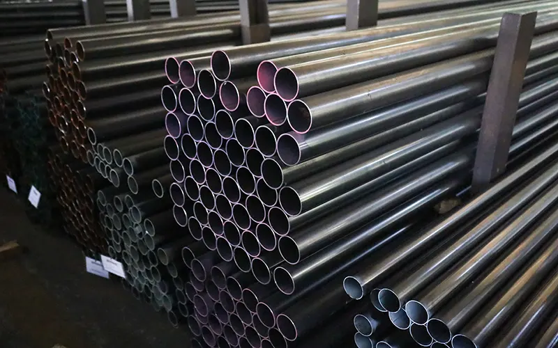 Tubi realizzati con calandratura ferro